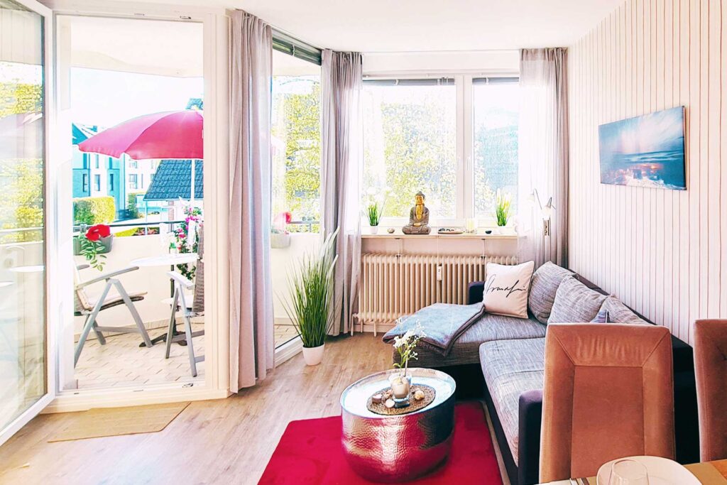 Blick-durch-die-lichtdurchflutete-Wohnung