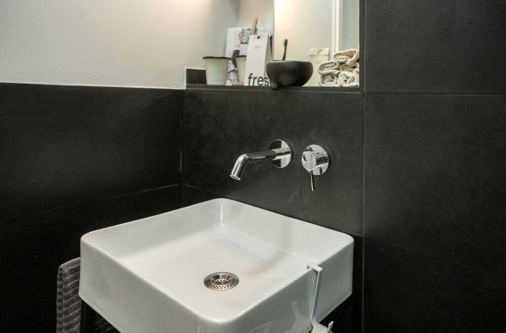 Ferienwohnung-zons22-tiny-loft-03-dormagen-zons-waschbecken