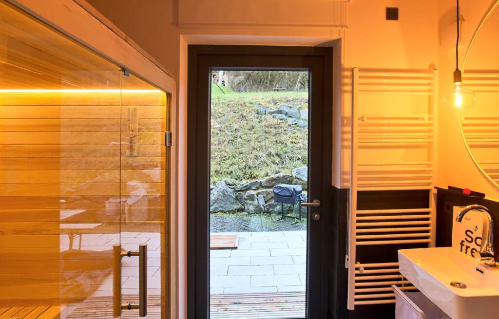 ferienhaus-eifelhaus-auf-zeit-05-vulkaneifel-sauna-bad