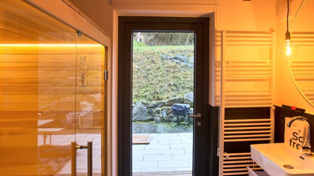 ferienhaus-eifelhaus-auf-zeit-05-vulkaneifel-sauna-bad