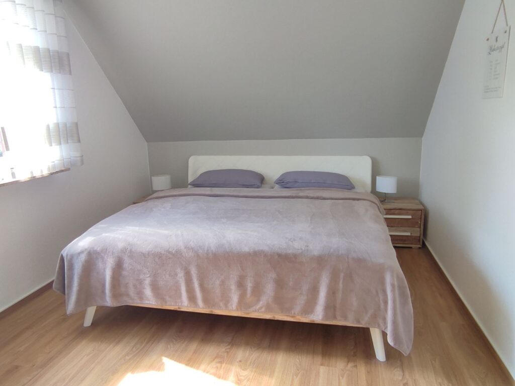 ferienhaus-nordseetraum-05-schlafzimmer