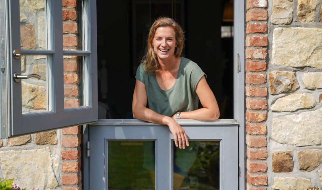 Helen-Kuckling-Kloentuer-lachend