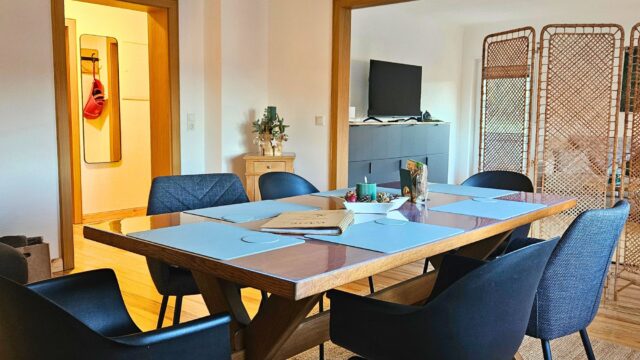 bostalsee-ferienwohnung-schwarzhof-hanfdell-esszimmertisch