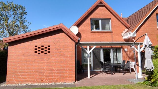 ferienhaus-nordseetraum-02-gartenansicht