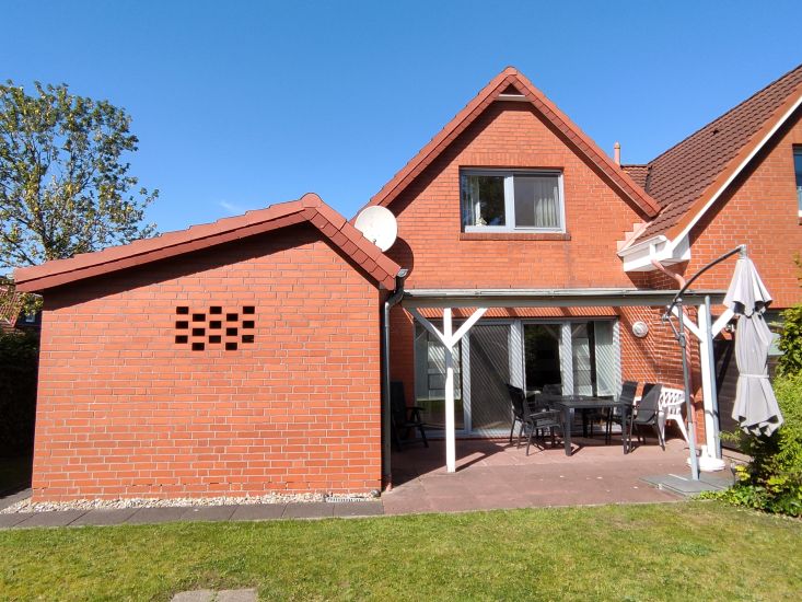 ferienhaus-nordseetraum-02-gartenansicht